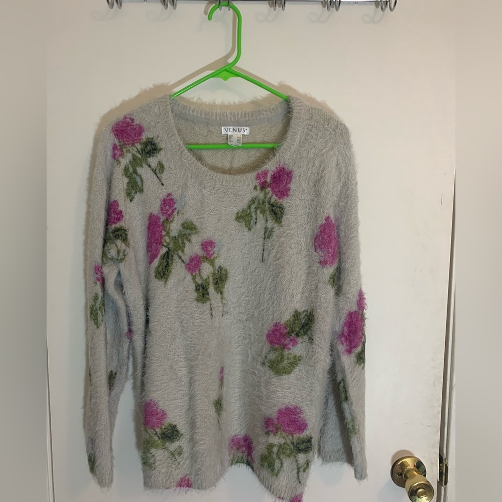 Venus oversized sweater floral fuzzy L